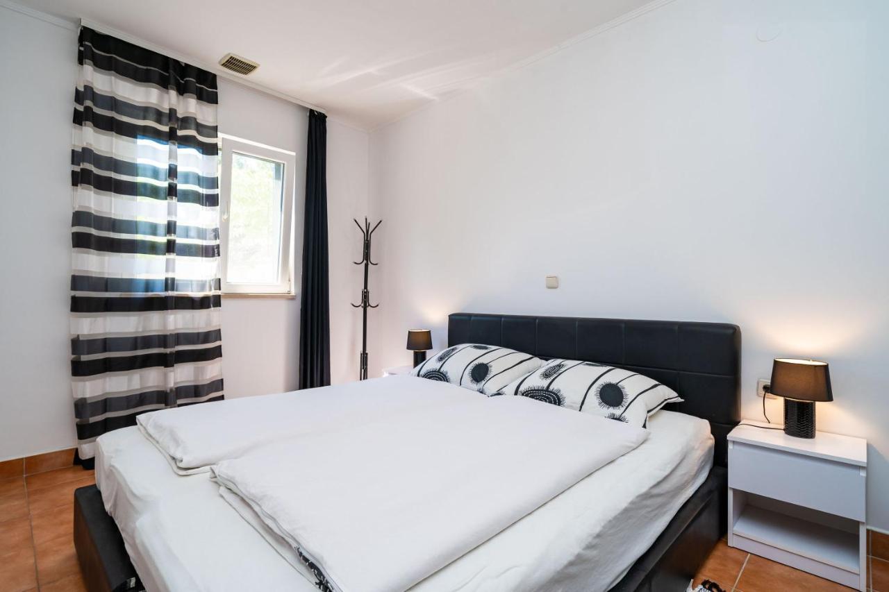 Apartments By The Sea Zuljana, Peljesac - 10233 Exterior foto